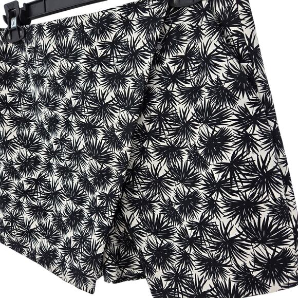 Michael Kors Shorts Womens 10 White Black Stretch Skort Back Zip Tenniscore - Picture 2 of 9